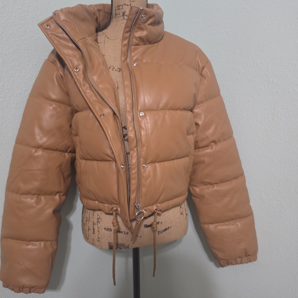 Love Tree Cropped Faux-Leather Puffer Jacket in Camel
